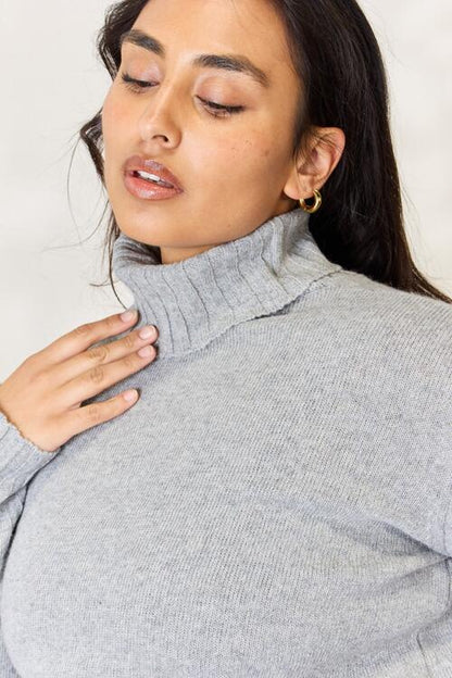 Hygge Turtleneck Sweater in Heather Gray