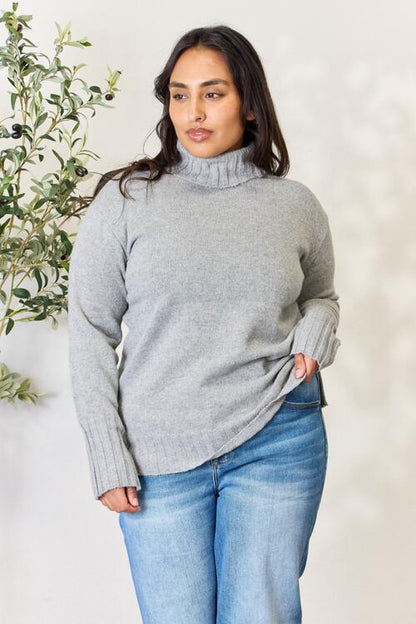 Hygge Turtleneck Sweater in Heather Gray