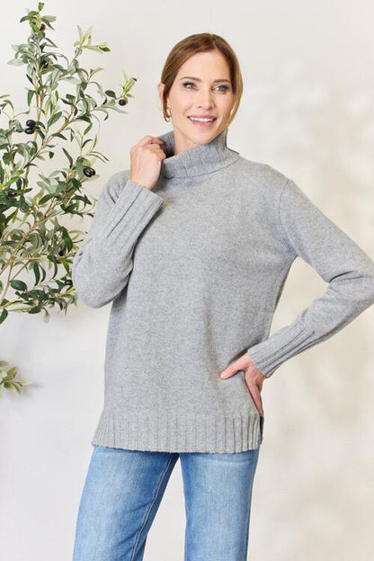 Hygge Turtleneck Sweater in Heather Gray